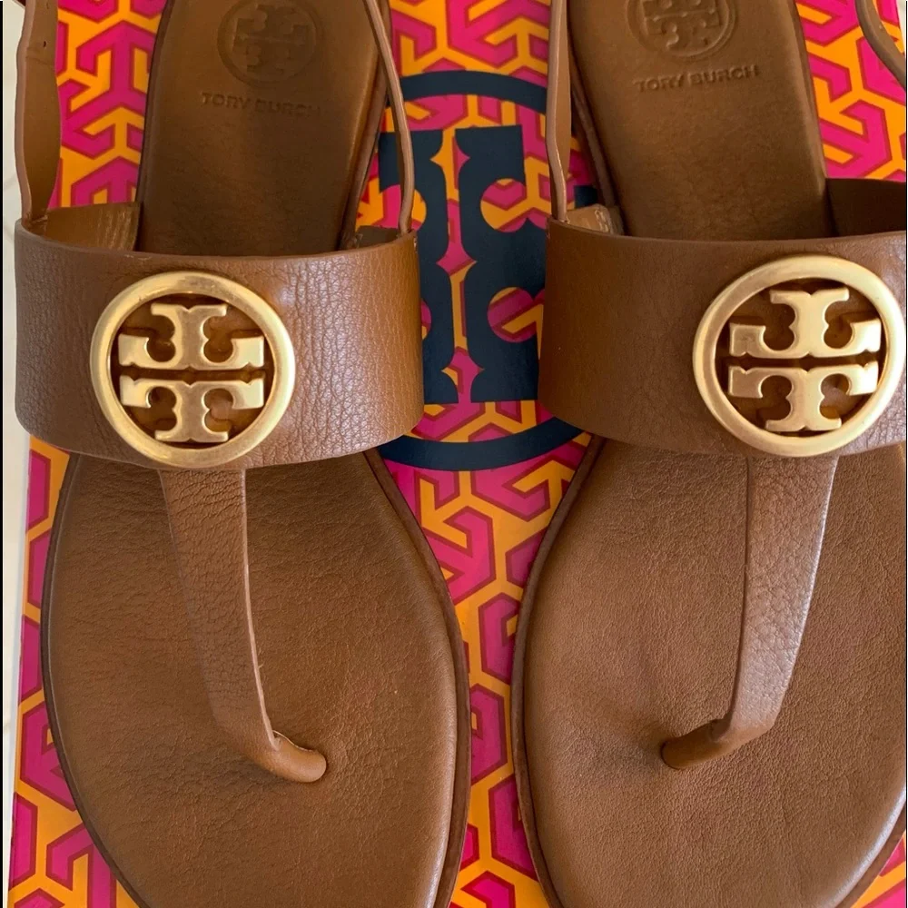 Tory Burch Benton Flat Thong Sandals in Royal Tan and Rolled Brass. Size 6.5. - Picture 2 of 9